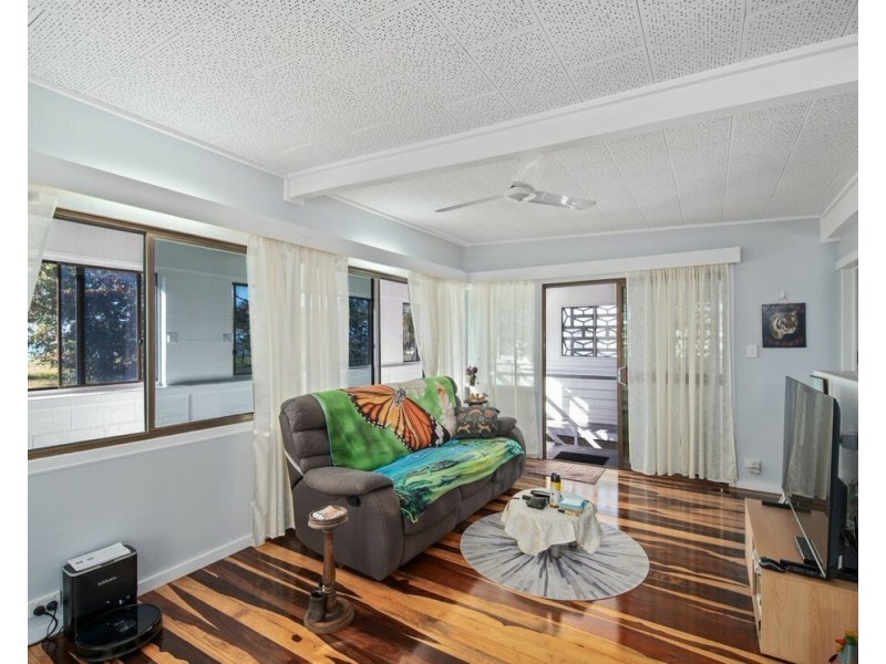 25 Taylor St, Tully Heads QLD 4854
