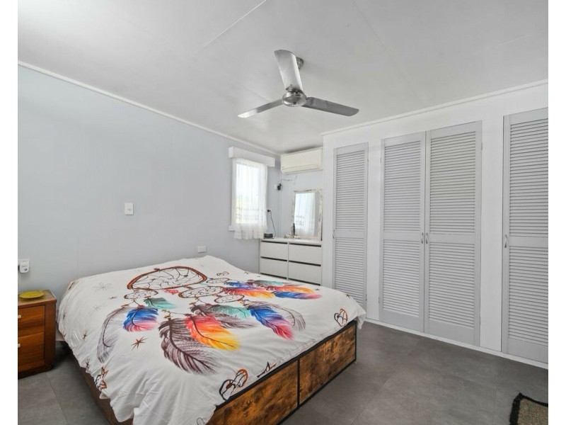 25 Taylor St, Tully Heads QLD 4854