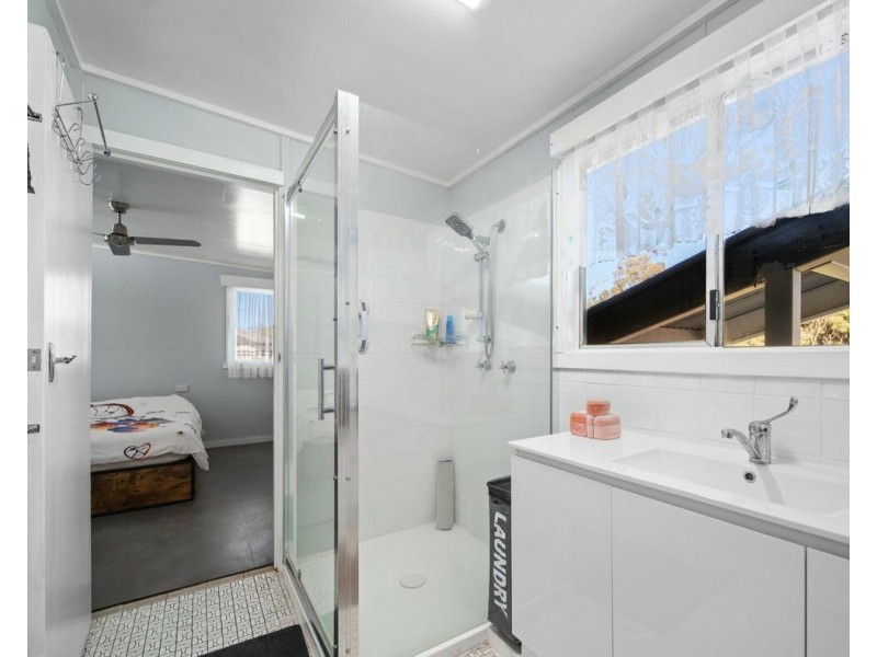 25 Taylor St, Tully Heads QLD 4854