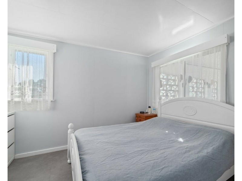 25 Taylor St, Tully Heads QLD 4854
