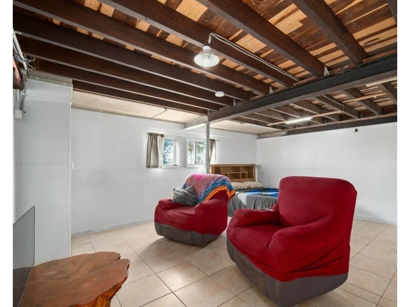 25 Taylor St, Tully Heads QLD 4854