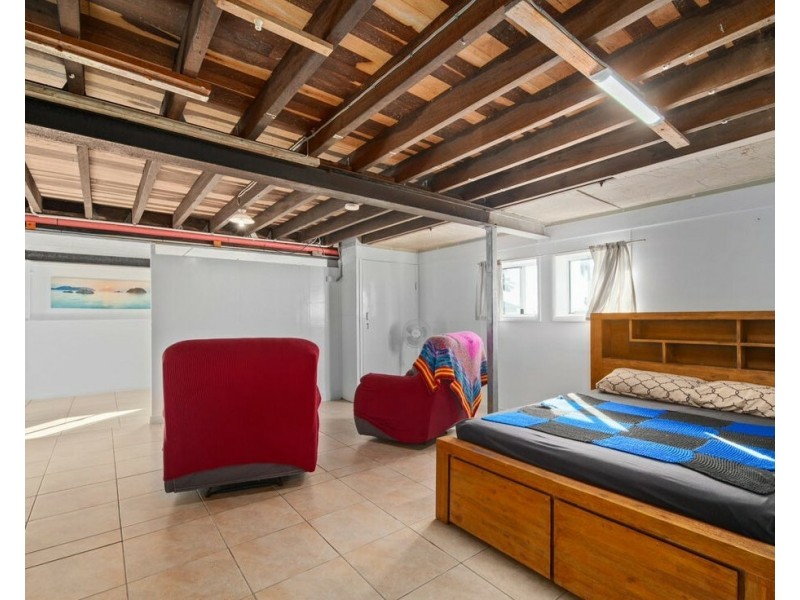 25 Taylor St, Tully Heads QLD 4854