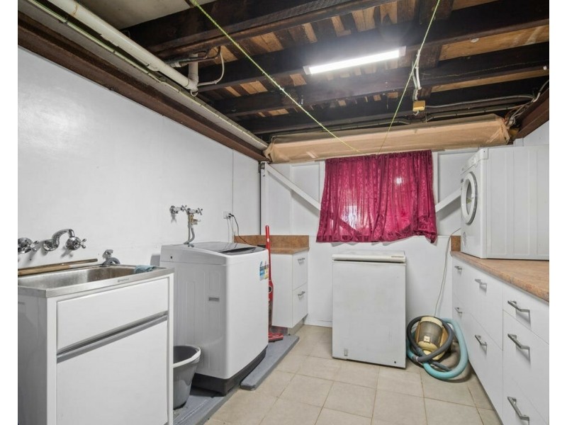 25 Taylor St, Tully Heads QLD 4854