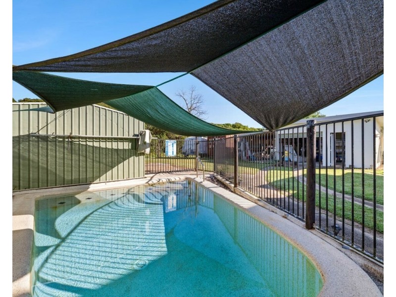 25 Taylor St, Tully Heads QLD 4854