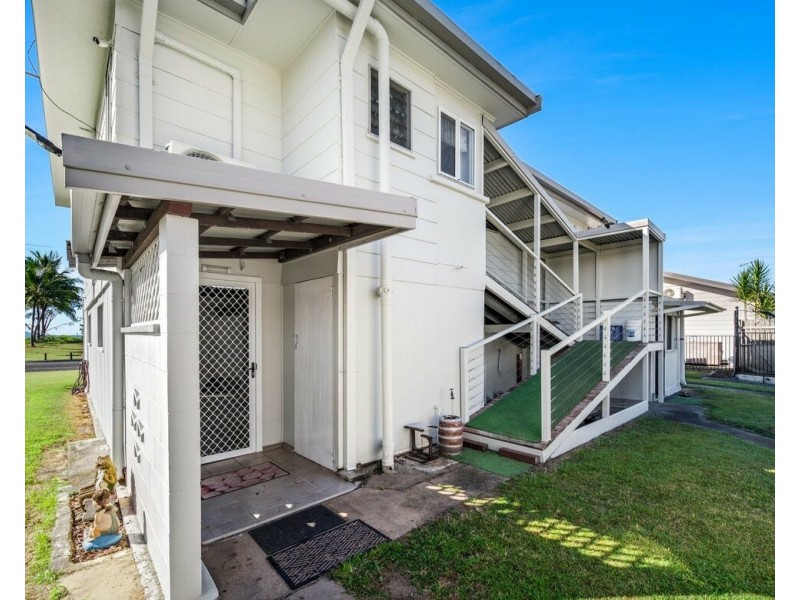 25 Taylor St, Tully Heads QLD 4854
