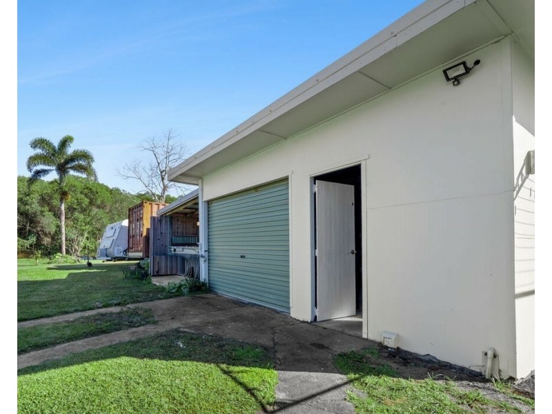 25 Taylor St, Tully Heads QLD 4854
