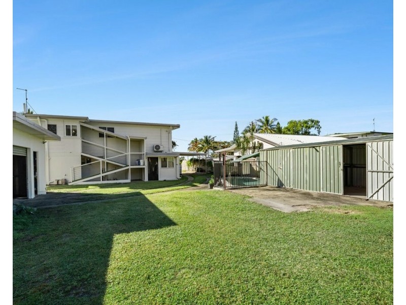 25 Taylor St, Tully Heads QLD 4854