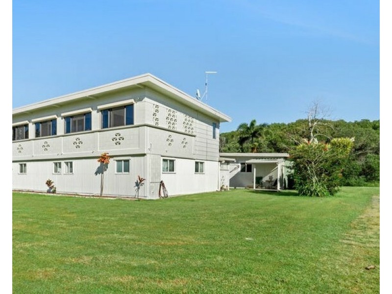 25 Taylor St, Tully Heads QLD 4854