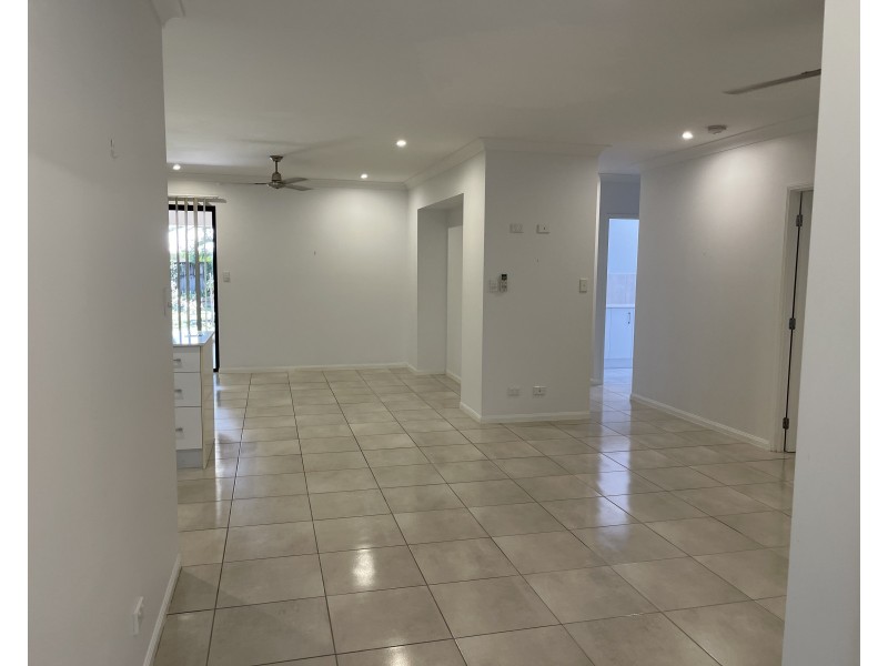 37 Midshipman St, South Mission Beach QLD 4852