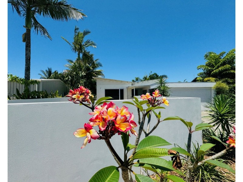 53 Midshipman St, South Mission Beach QLD 4852