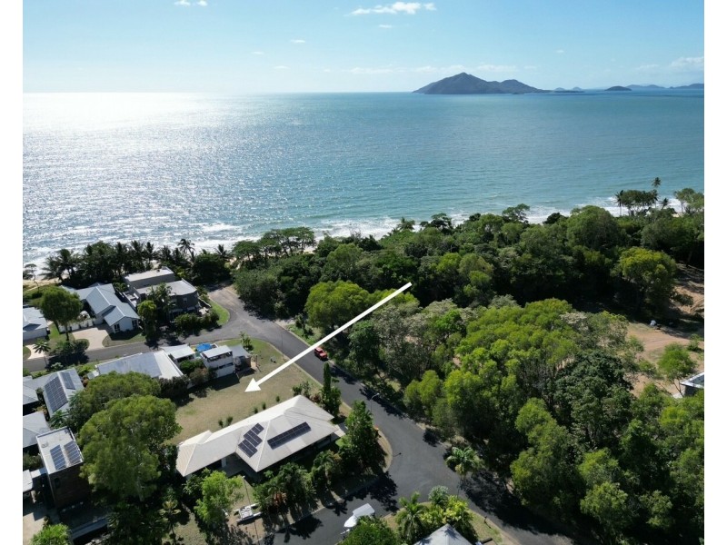 6 Miter St, Mission Beach QLD 4852