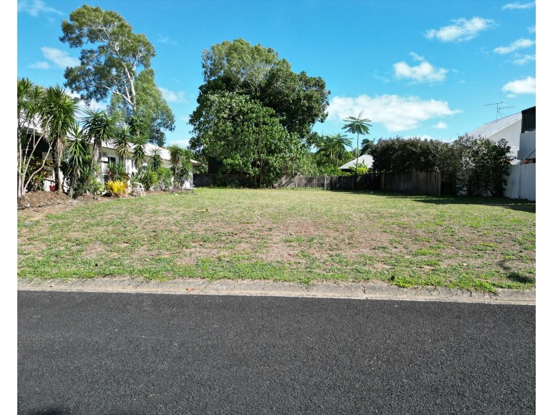 6 Miter St, Mission Beach QLD 4852