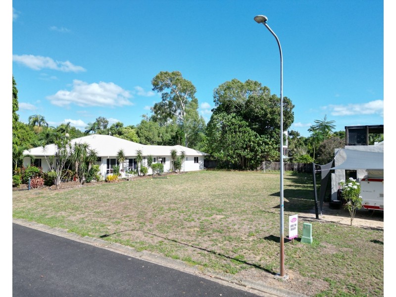 6 Miter St, Mission Beach QLD 4852