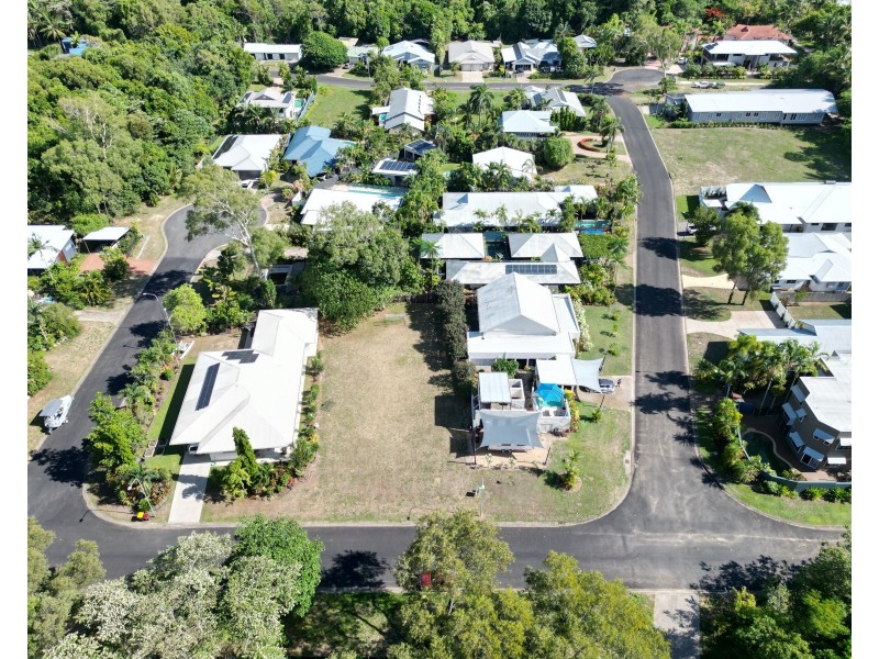 6 Miter St, Mission Beach QLD 4852