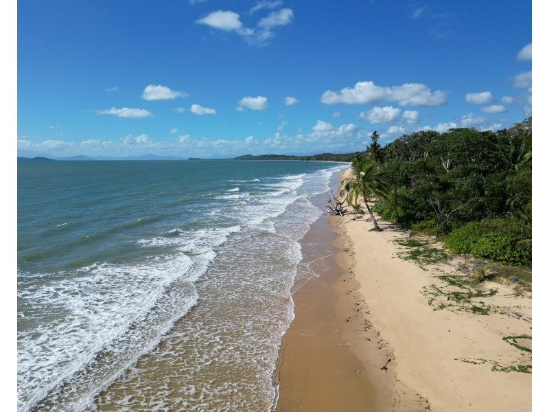 6 Miter St, Mission Beach QLD 4852