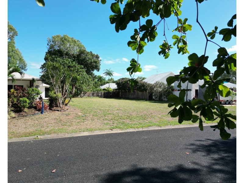 6 Miter St, Mission Beach QLD 4852