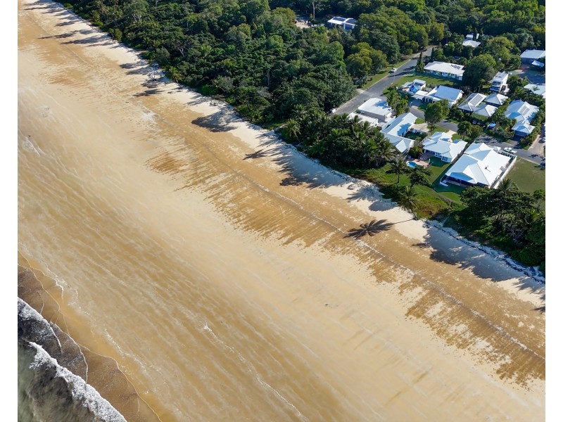 6 Miter St, Mission Beach QLD 4852