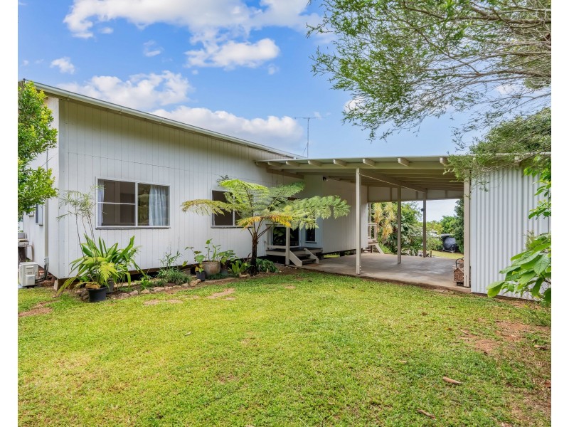 52 Dunkalli Cres, Wongaling Beach QLD 4852