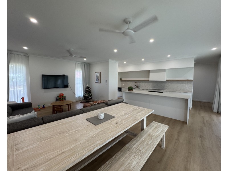 50 Midshipman St, South Mission Beach QLD 4852