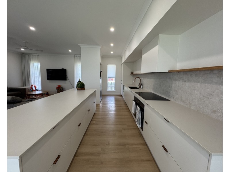 50 Midshipman St, South Mission Beach QLD 4852