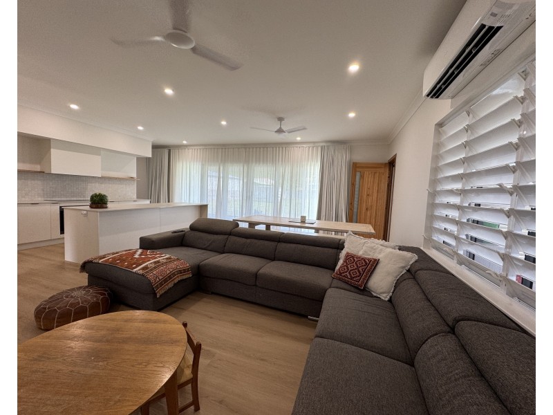 50 Midshipman St, South Mission Beach QLD 4852