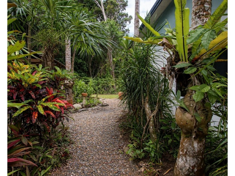 31 Conch St, Mission Beach QLD 4852