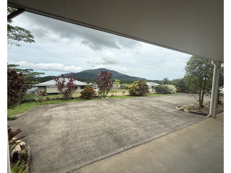 38 Pease St, Tully QLD 4854