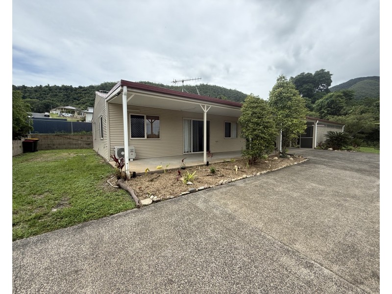 38 Pease St, Tully QLD 4854