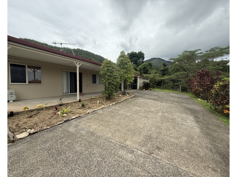 38 Pease St, Tully QLD 4854