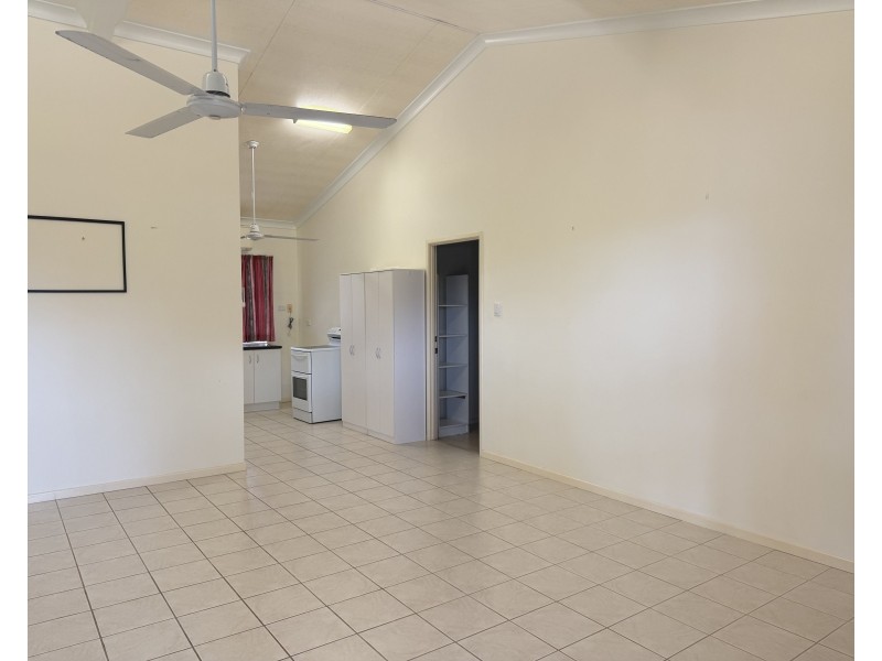 38 Pease St, Tully QLD 4854