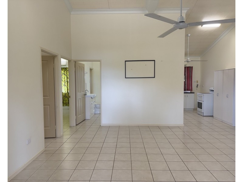 38 Pease St, Tully QLD 4854