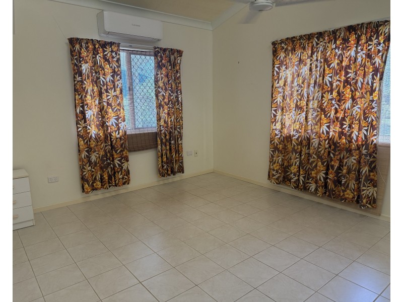 38 Pease St, Tully QLD 4854