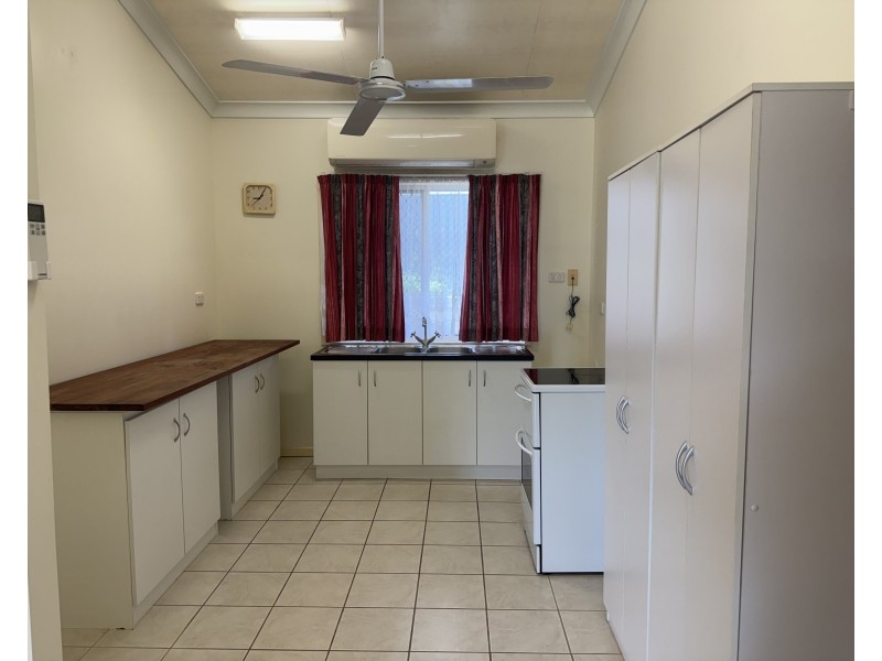 38 Pease St, Tully QLD 4854