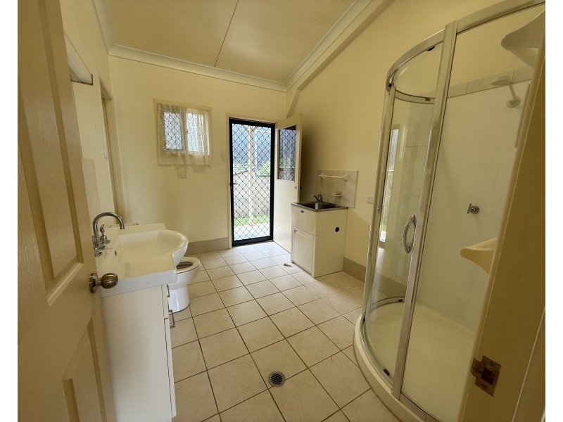 38 Pease St, Tully QLD 4854