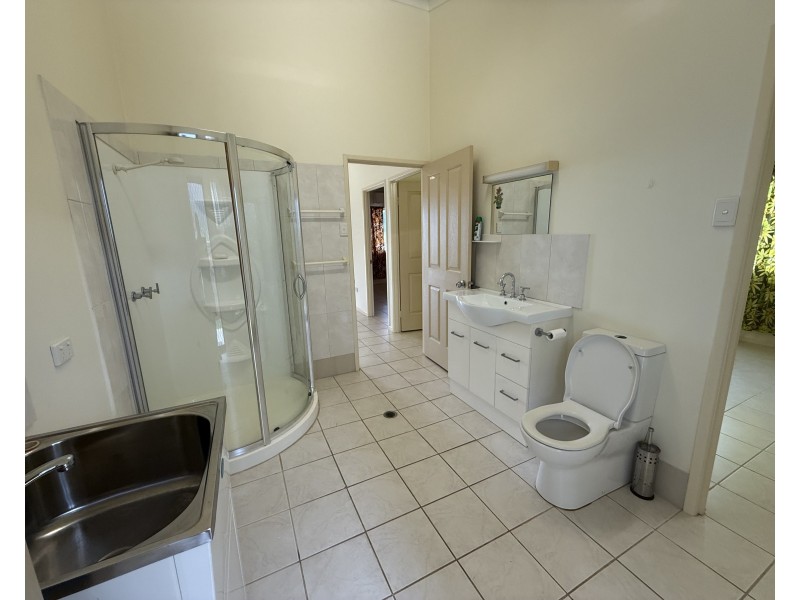 38 Pease St, Tully QLD 4854