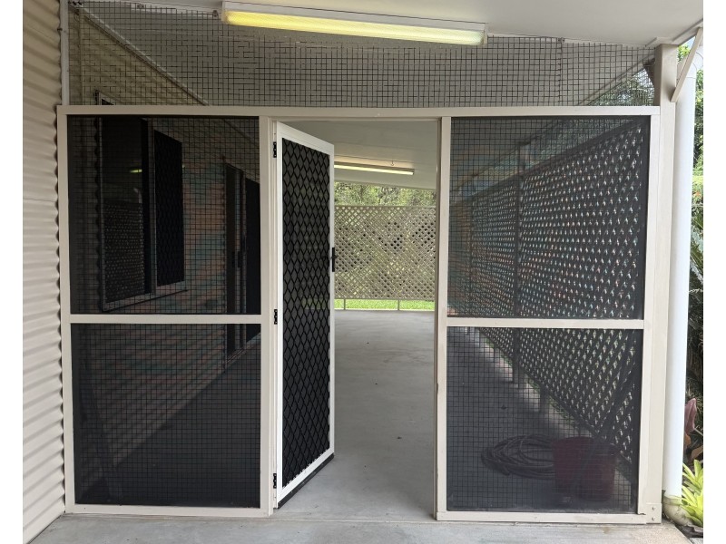 38 Pease St, Tully QLD 4854