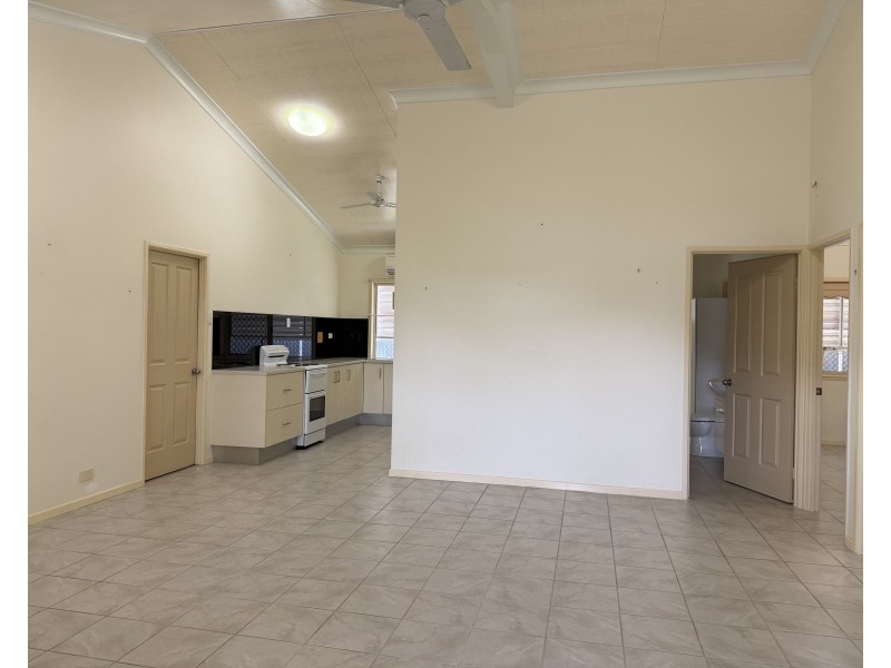 38 Pease St, Tully QLD 4854