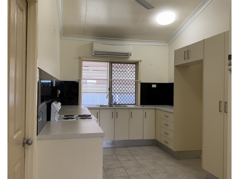 38 Pease St, Tully QLD 4854