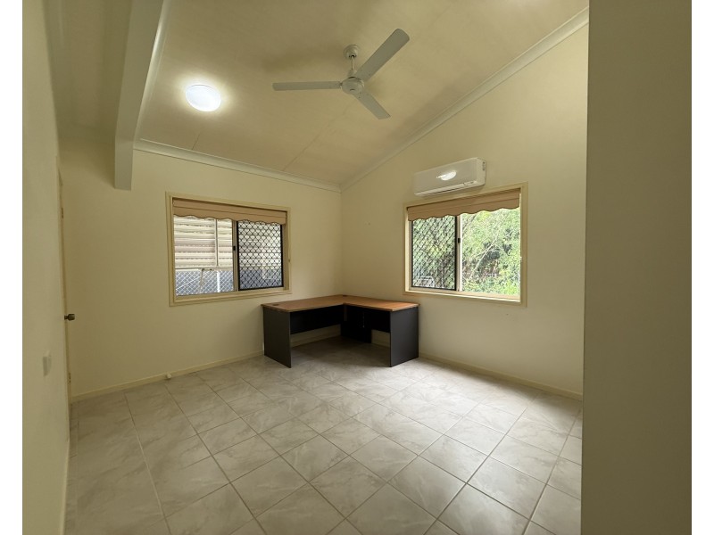 38 Pease St, Tully QLD 4854