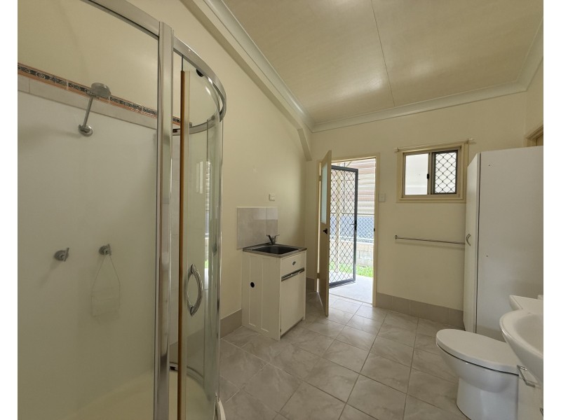 38 Pease St, Tully QLD 4854