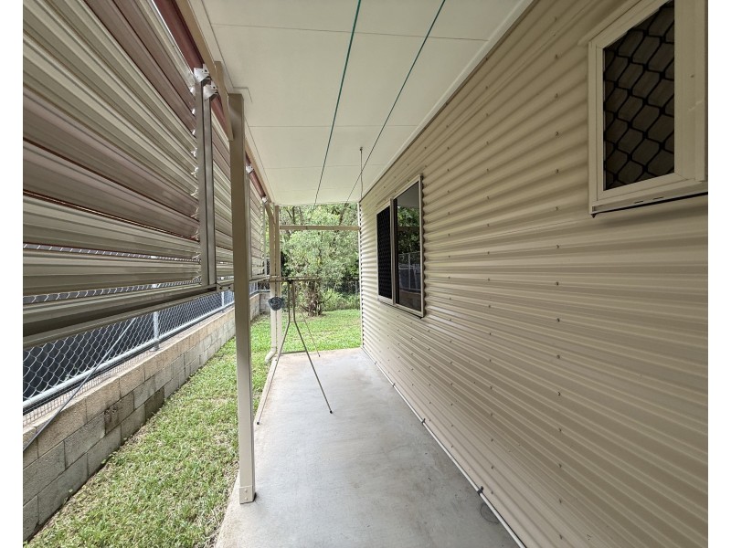 38 Pease St, Tully QLD 4854