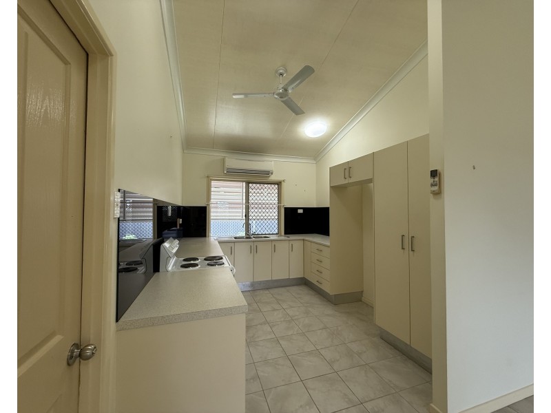 38 Pease St, Tully QLD 4854