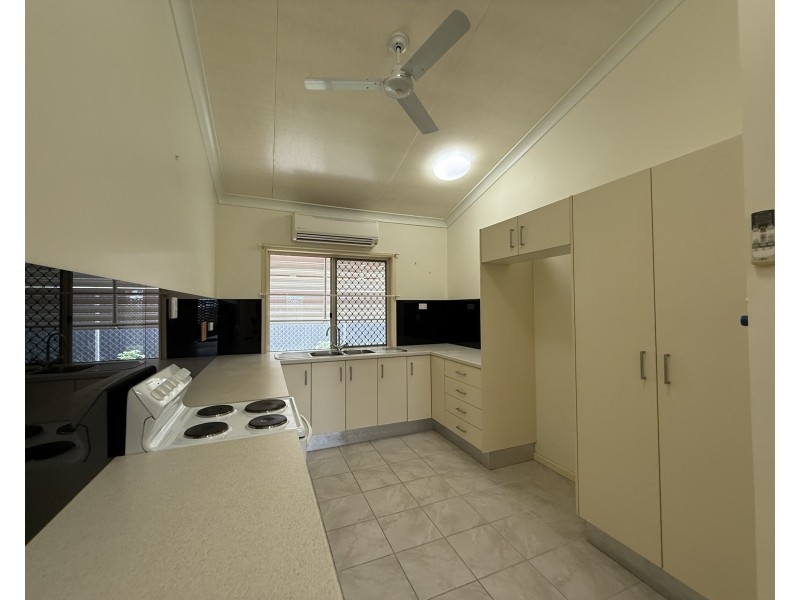 38 Pease St, Tully QLD 4854