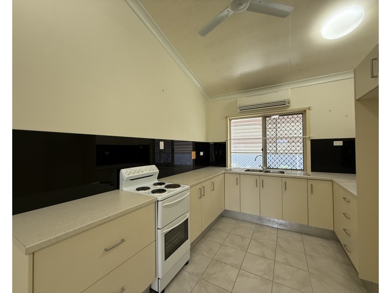 38 Pease St, Tully QLD 4854