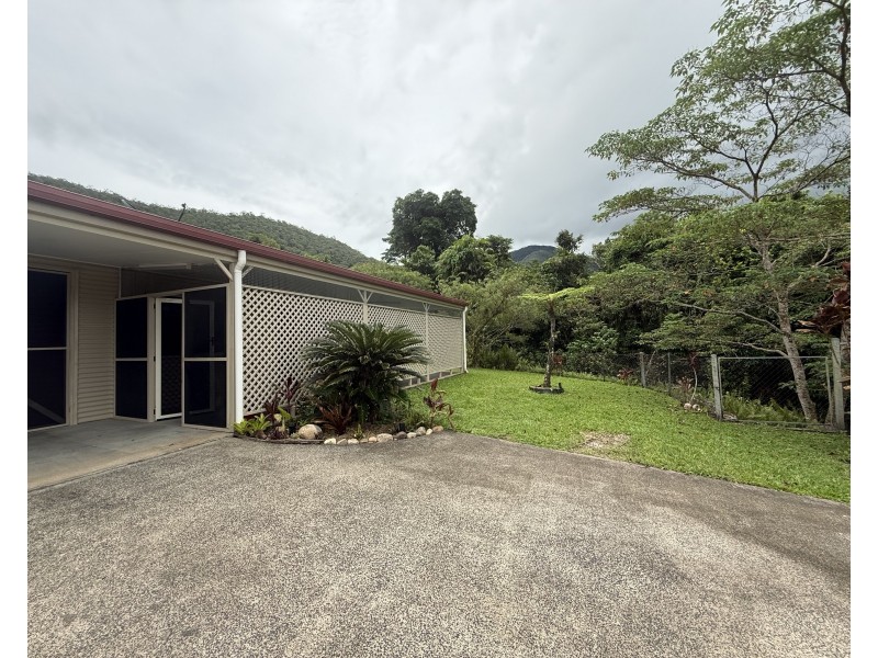 38 Pease St, Tully QLD 4854