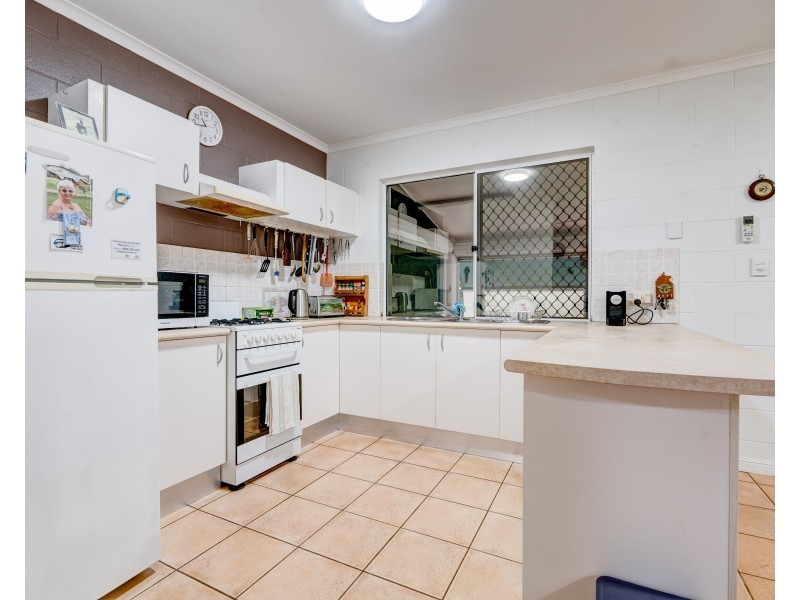 25 Kent Cl, Mission Beach QLD 4852