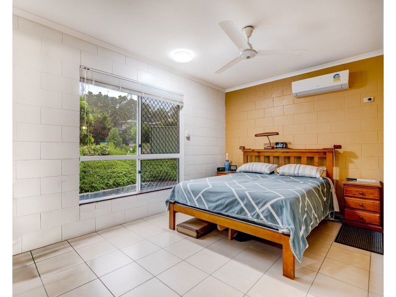 25 Kent Cl, Mission Beach QLD 4852