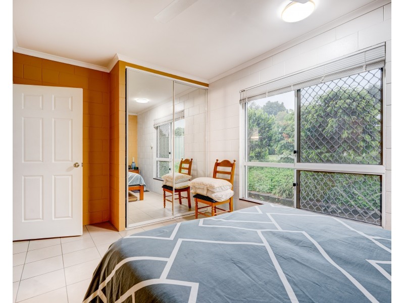 25 Kent Cl, Mission Beach QLD 4852