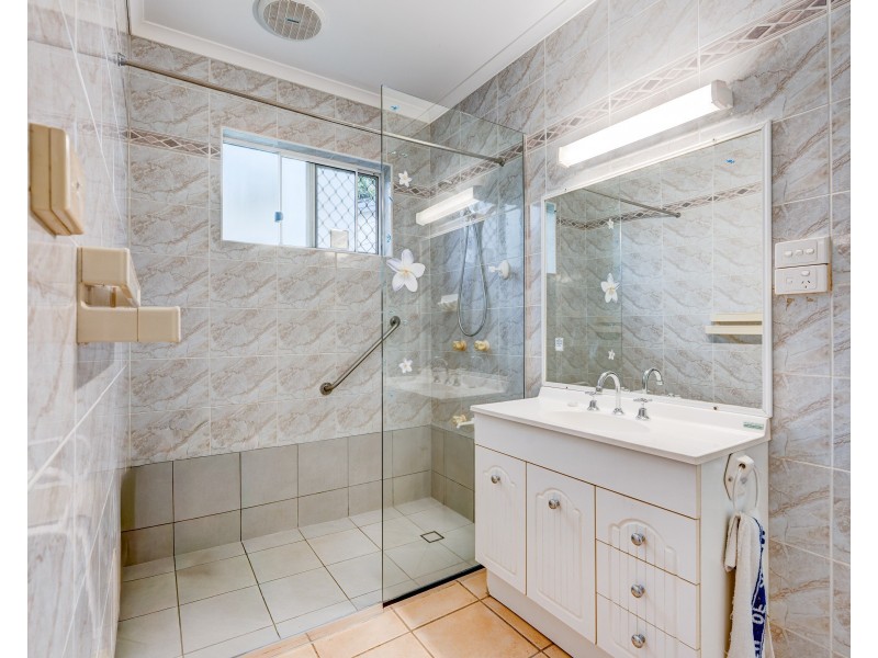 25 Kent Cl, Mission Beach QLD 4852