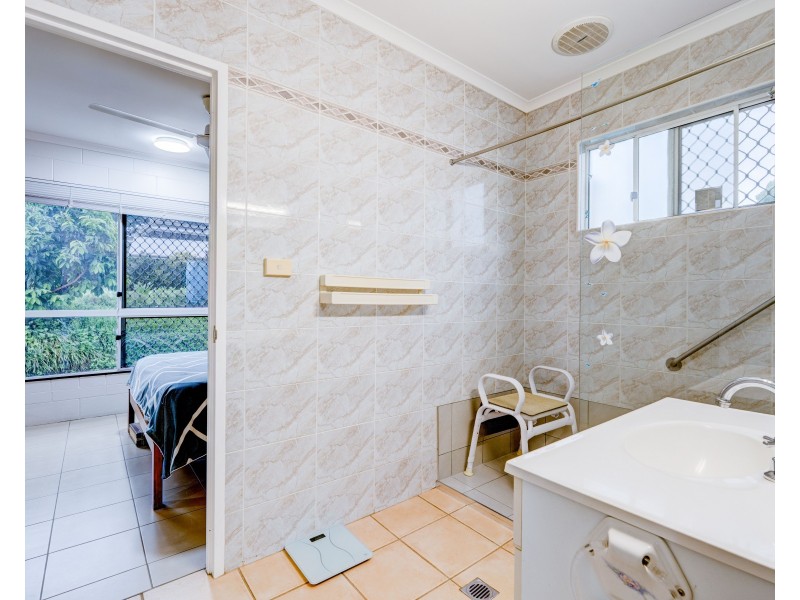 25 Kent Cl, Mission Beach QLD 4852